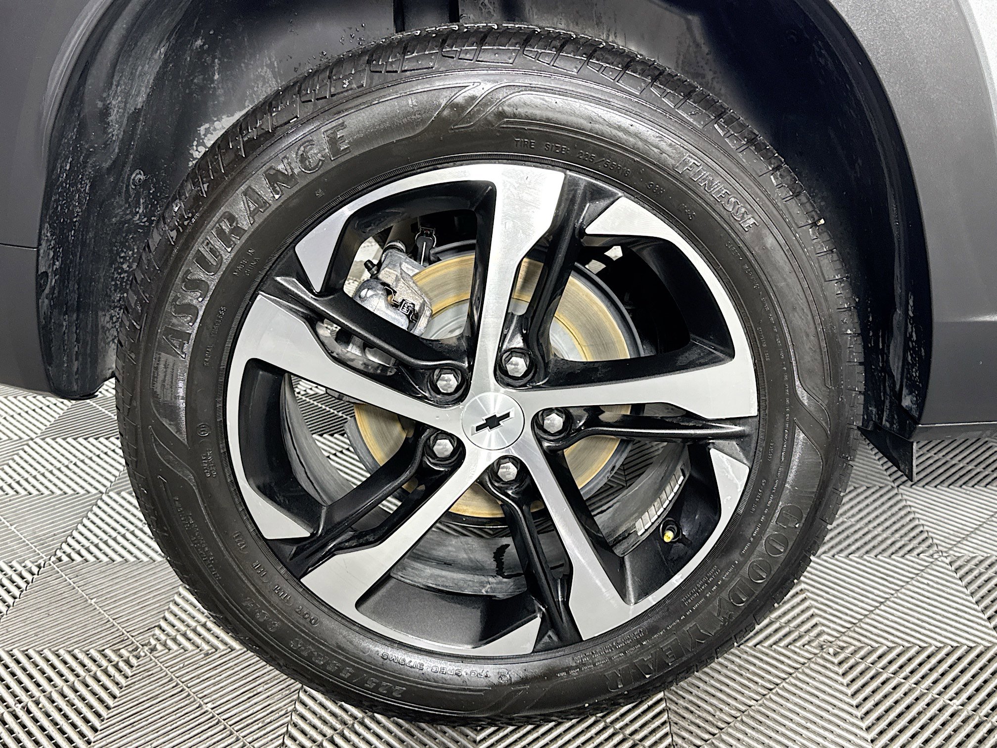 Used 2024 Chevrolet Trax RS w/ Sunroof Package FWD image 31