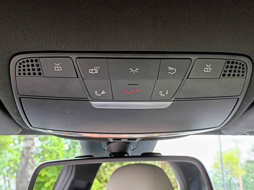 Used 2018 Mercedes-Benz C 300 Sedan image 20