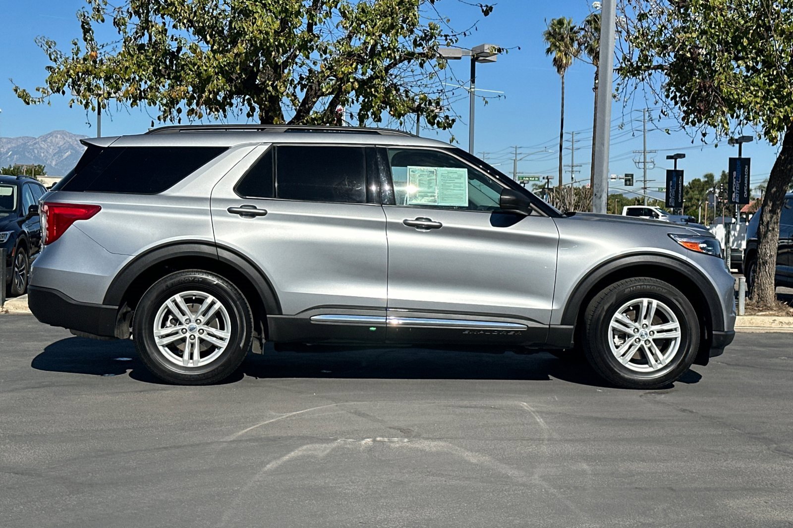 Used 2024 Ford Explorer XLT image 3