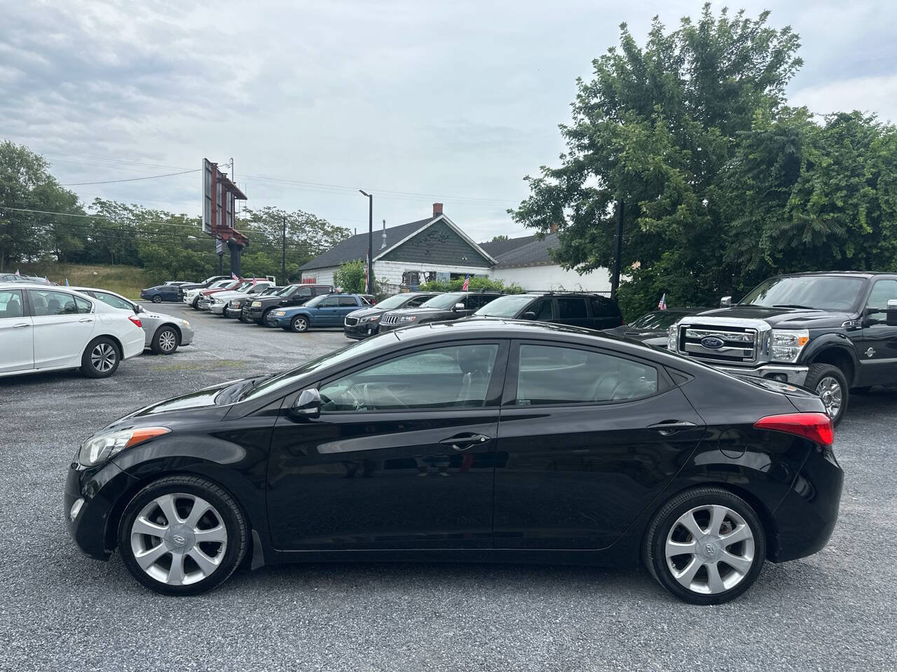 Used 2013 Hyundai Elantra Limited w/ Technology Pkg FWD image 2
