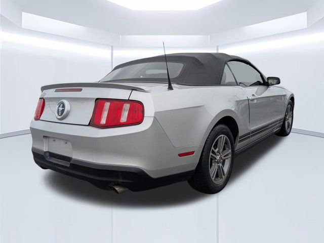 Used 2010 Ford Mustang Convertible image 4