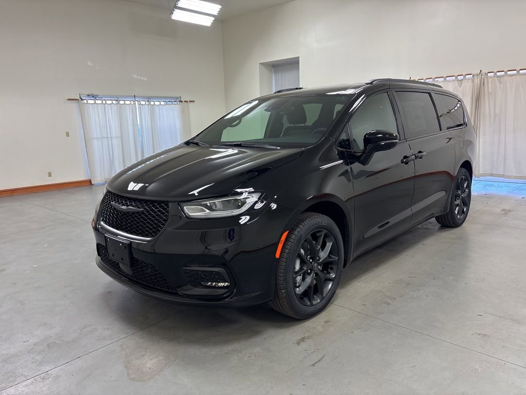 New 2026 Chrysler Pacifica Select w/ S Appearance Package image 4
