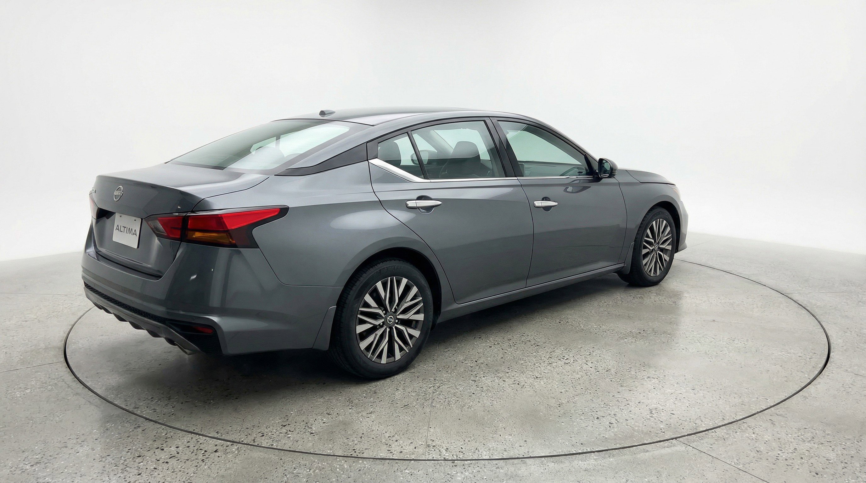 Used 2025 Nissan Altima 2.5 SV image 9