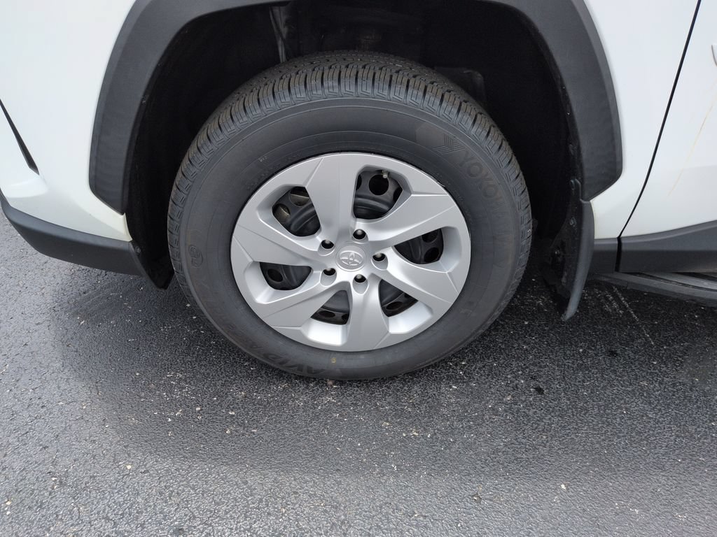 Certified 2021 Toyota RAV4 LE AWD/4WD image 27