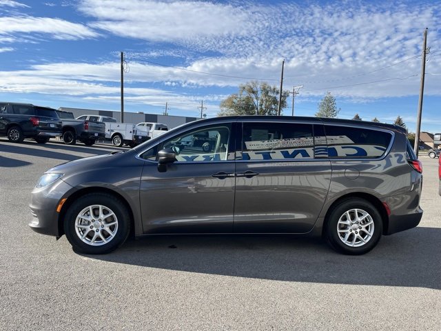 Used 2019 Chrysler Pacifica Touring image 9