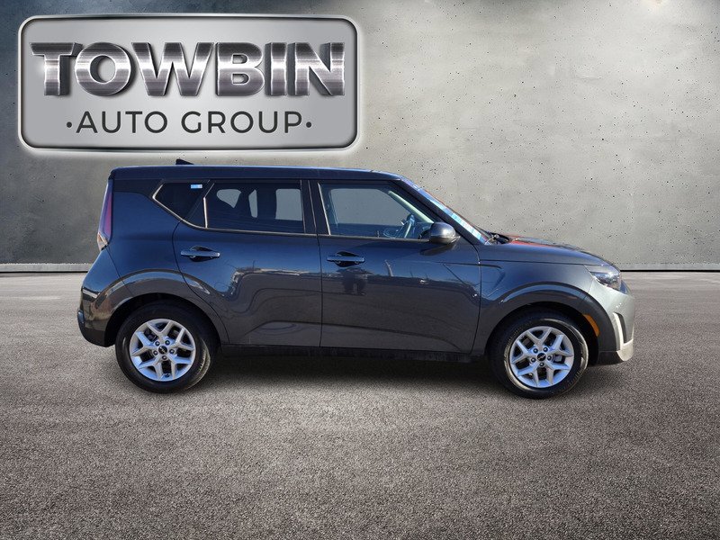 Used 2024 Kia Soul LX w/ Option Group 015 FWD image 3