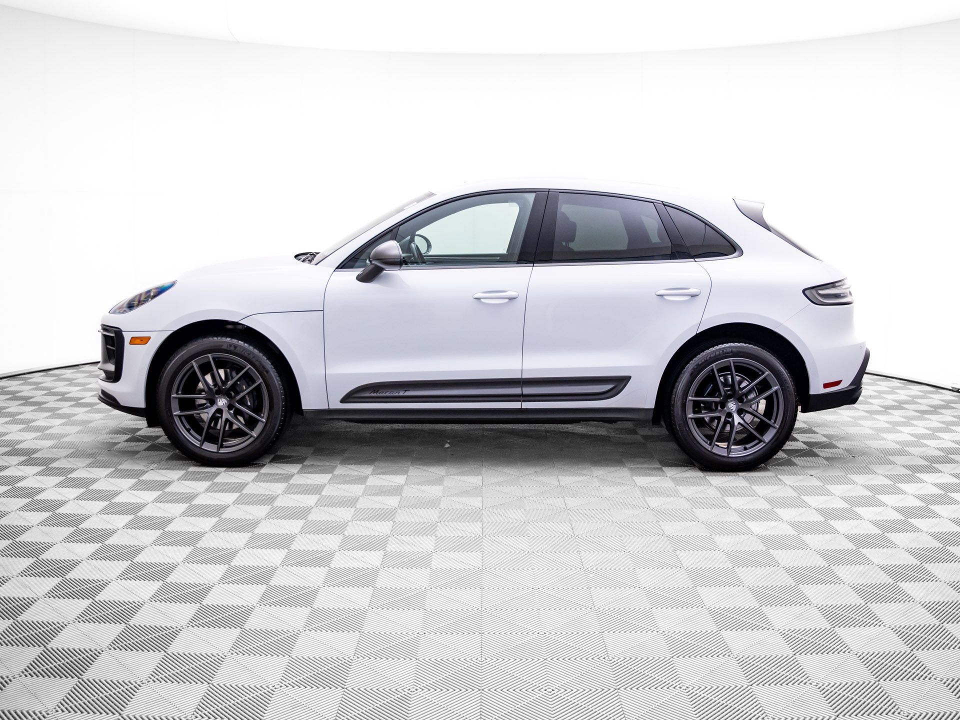 Certified 2023 Porsche Macan Turbo video 2