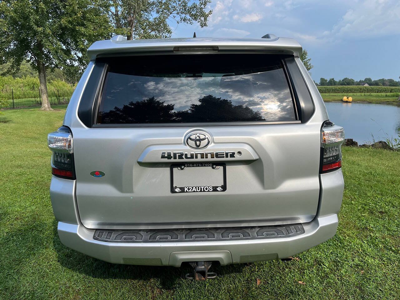 Used 2015 Toyota 4Runner SR5 AWD/4WD image 9