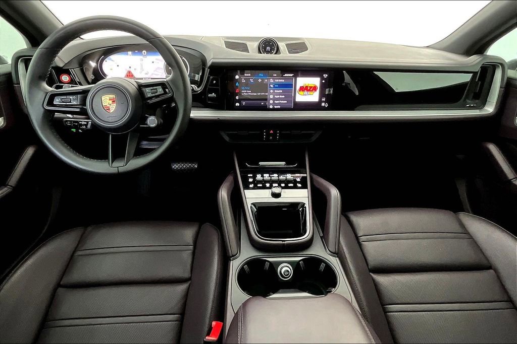 Used 2024 Porsche Cayenne image 21
