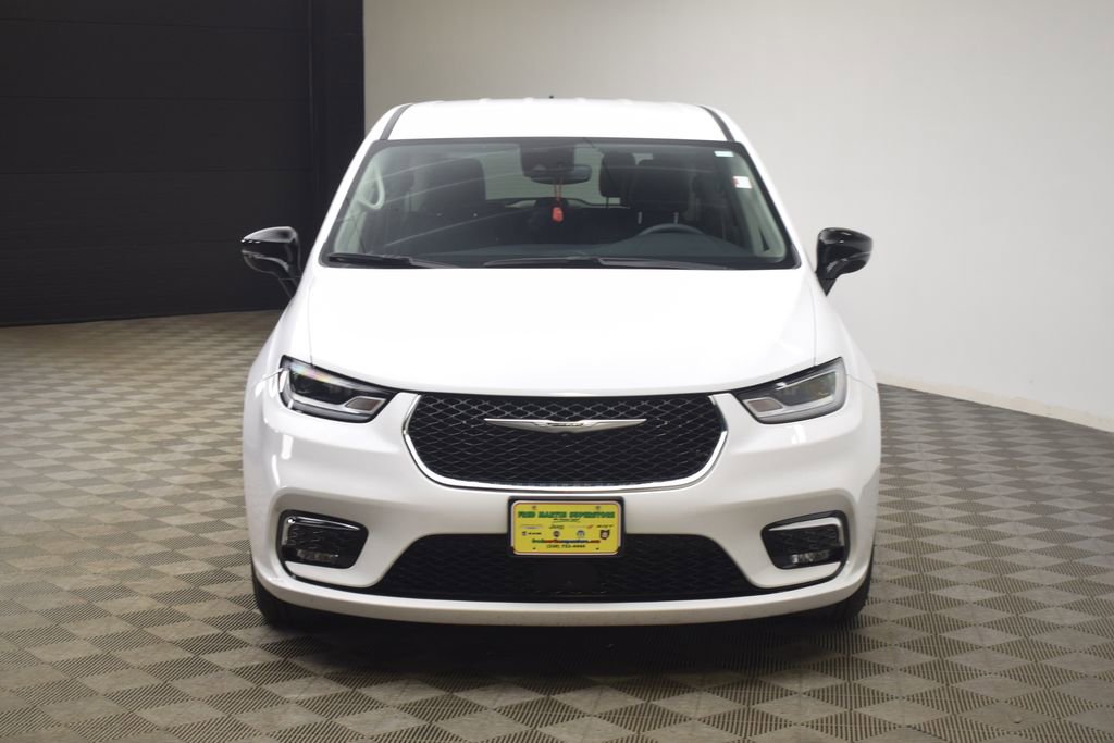 Used 2024 Chrysler Pacifica Touring-L image 20