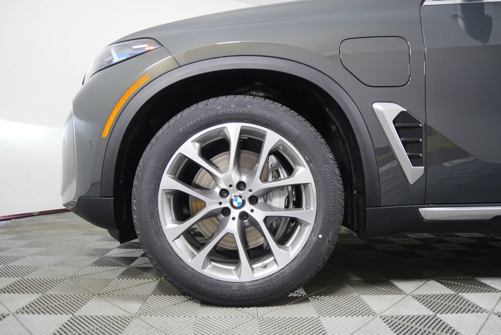 Used 2026 BMW X5 xDrive50e AWD/4WD image 2
