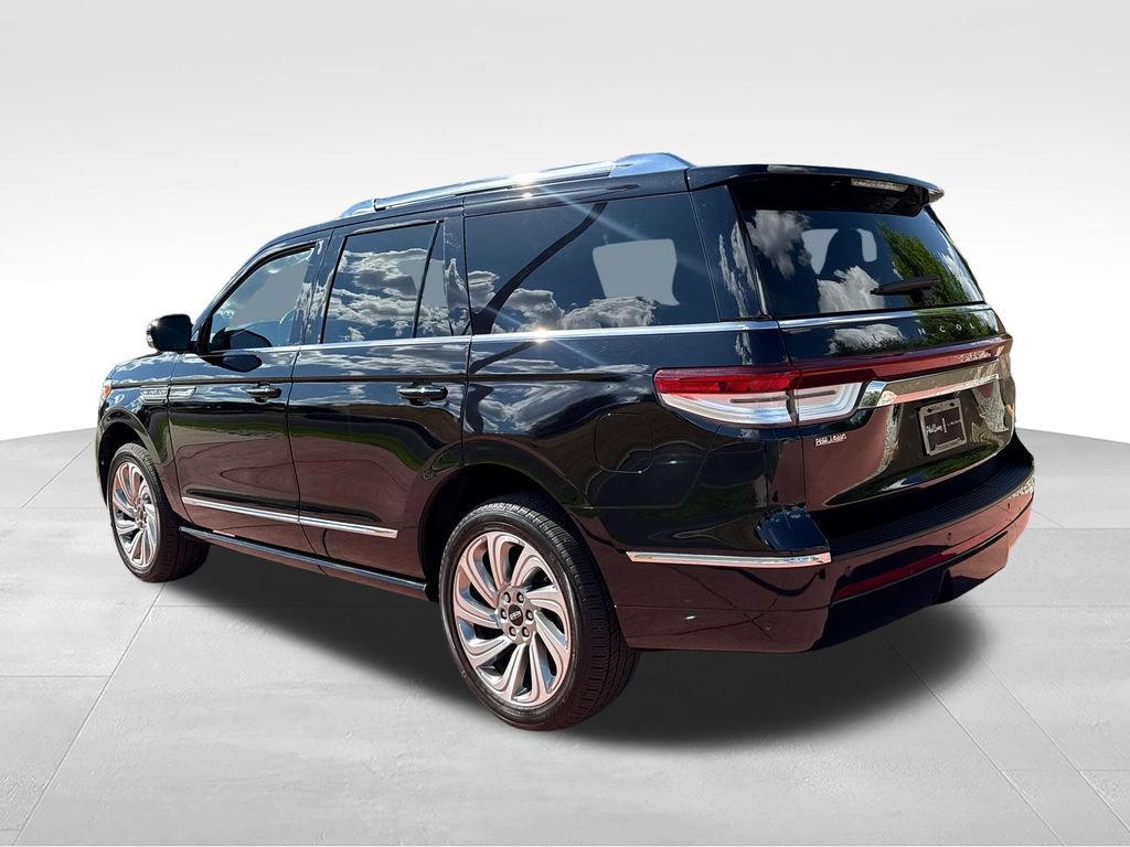 Used 2024 Lincoln Navigator Premiere AWD/4WD image 7