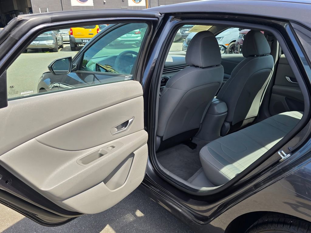 Used 2022 Hyundai Elantra SEL FWD image 13