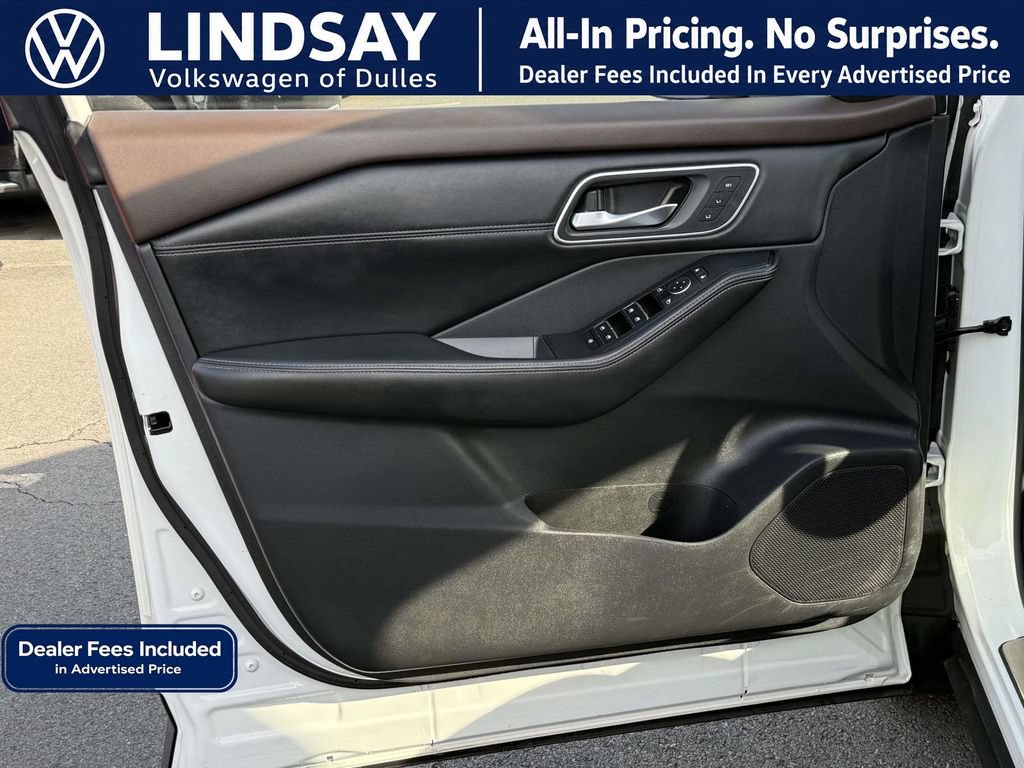 Used 2022 Nissan Rogue Platinum AWD/4WD image 9
