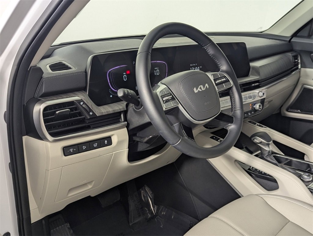 Used 2025 Kia Telluride EX image 11