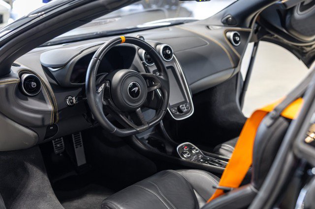 Used 2020 McLaren 600LT Spider RWD image 36
