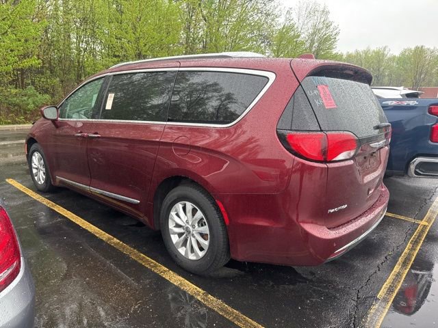 Used 2019 Chrysler Pacifica Touring-L FWD image 2