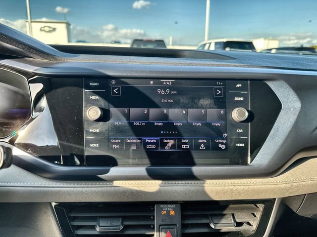 Used 2024 Volkswagen Taos SE image 12