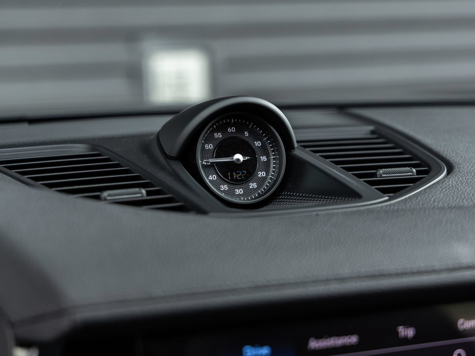 Certified 2025 Porsche Panamera image 29