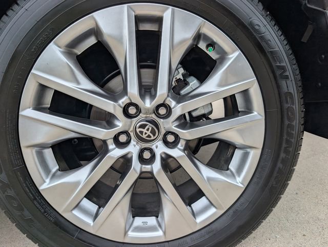 Used 2025 Toyota RAV4 XLE Premium FWD image 8