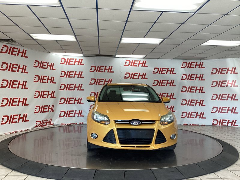 Used 2012 Ford Focus Titanium w/ SEL/Titanium Winter Pkg FWD image 2