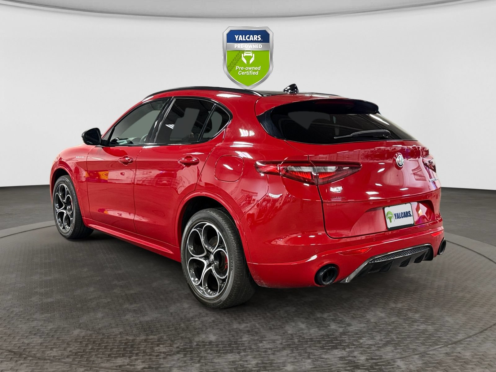 Used 2022 Alfa Romeo Stelvio Veloce AWD/4WD image 3