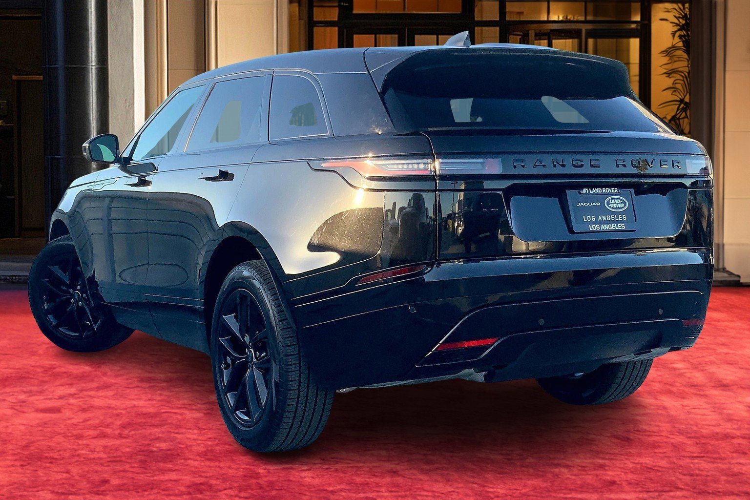 New 2025 Land Rover Range Rover Velar Dynamic SE image 3