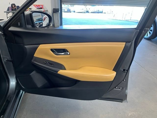 Used 2021 Nissan Sentra SV w/ SV Premium Package FWD image 12