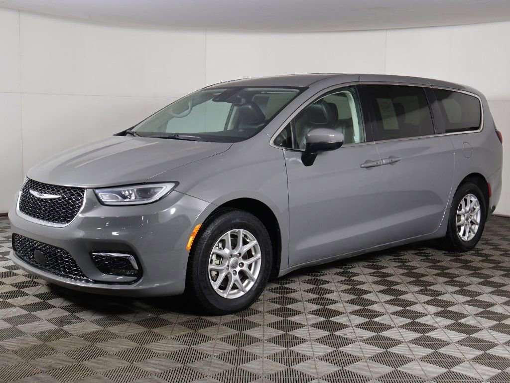 Used 2023 Chrysler Pacifica Touring-L image 9
