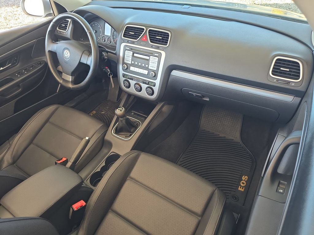 Used 2007 Volkswagen Eos 2.0T FWD image 28