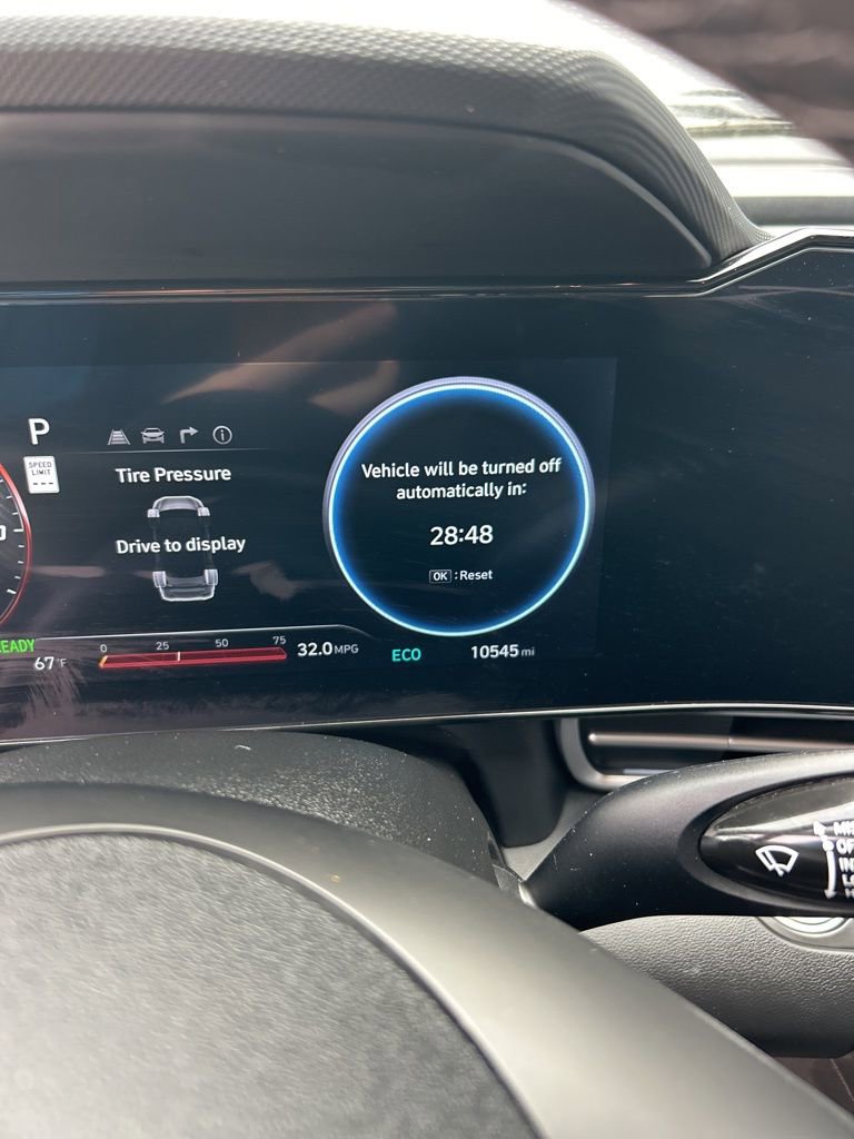 Certified 2025 Hyundai Elantra Limited FWD image 8