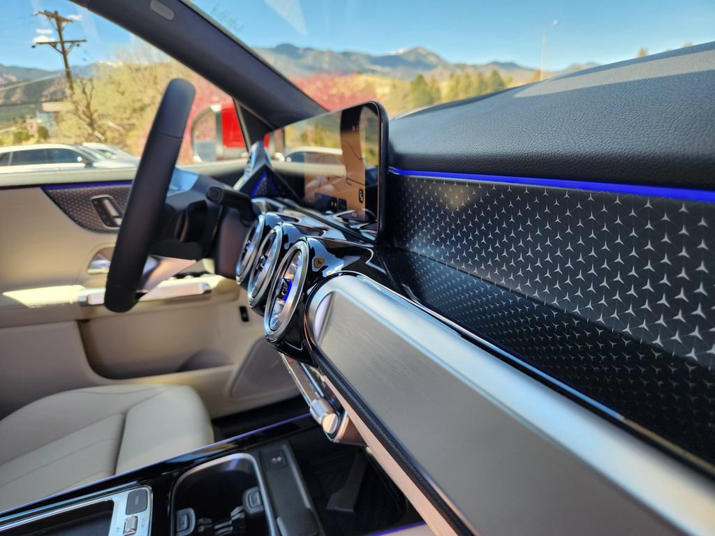 New 2026 Mercedes-Benz GLB 250 4MATIC image 17