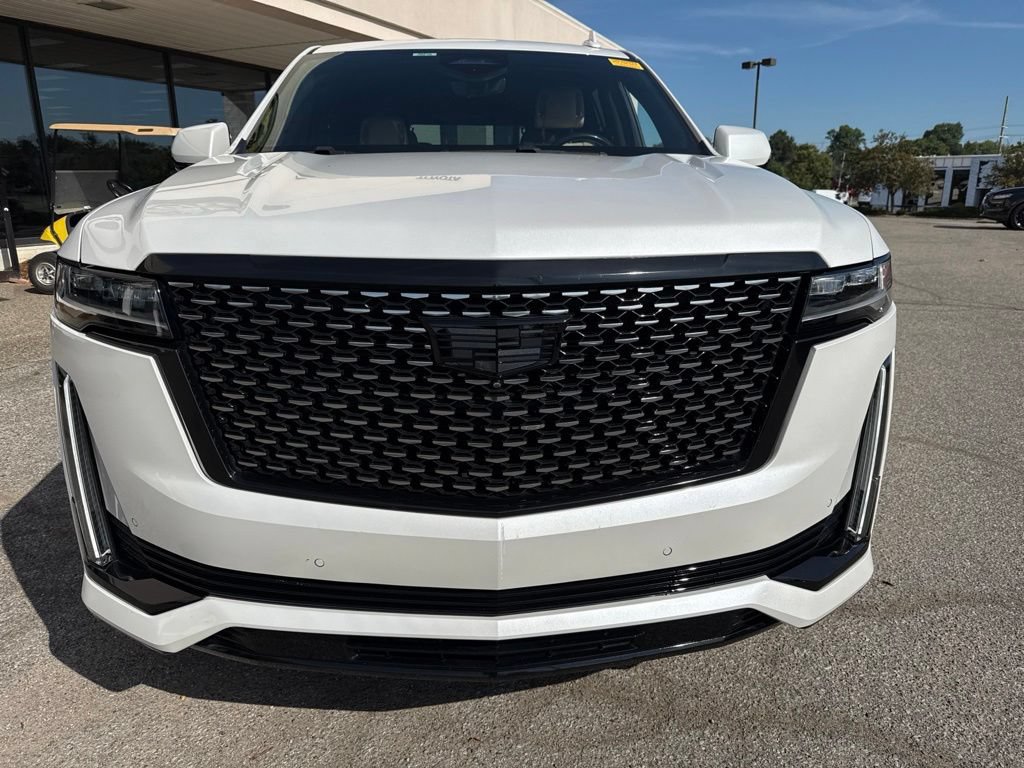 Used 2022 Cadillac Escalade Premium Luxury AWD/4WD image 13