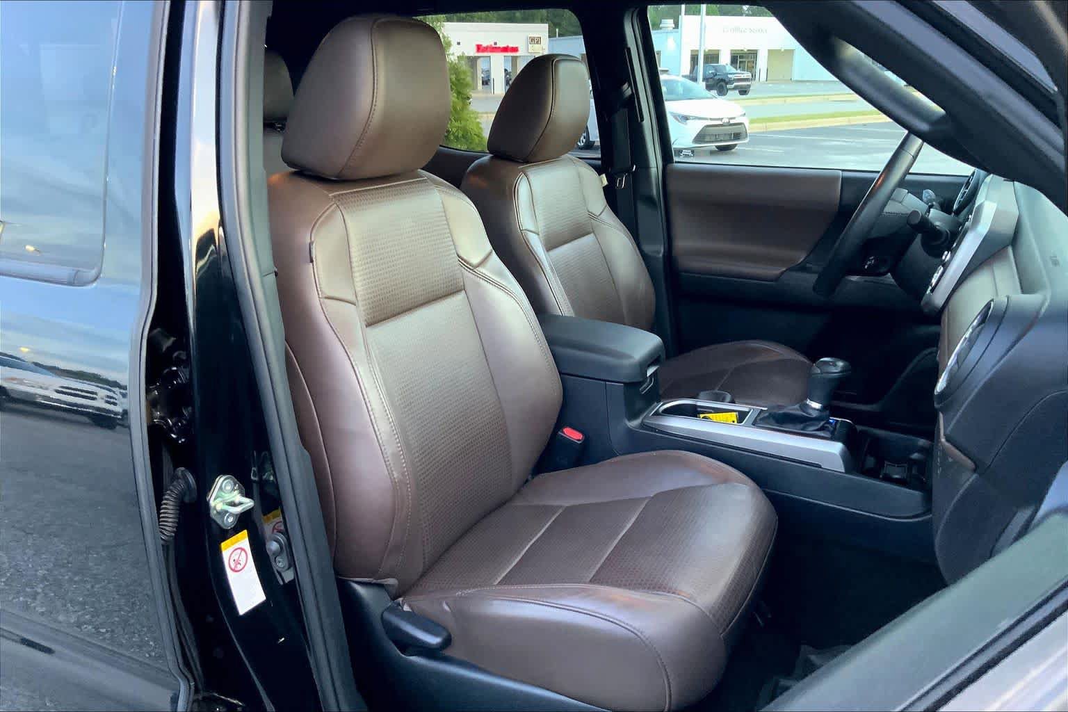 Used 2020 Toyota Tacoma Limited RWD image 9