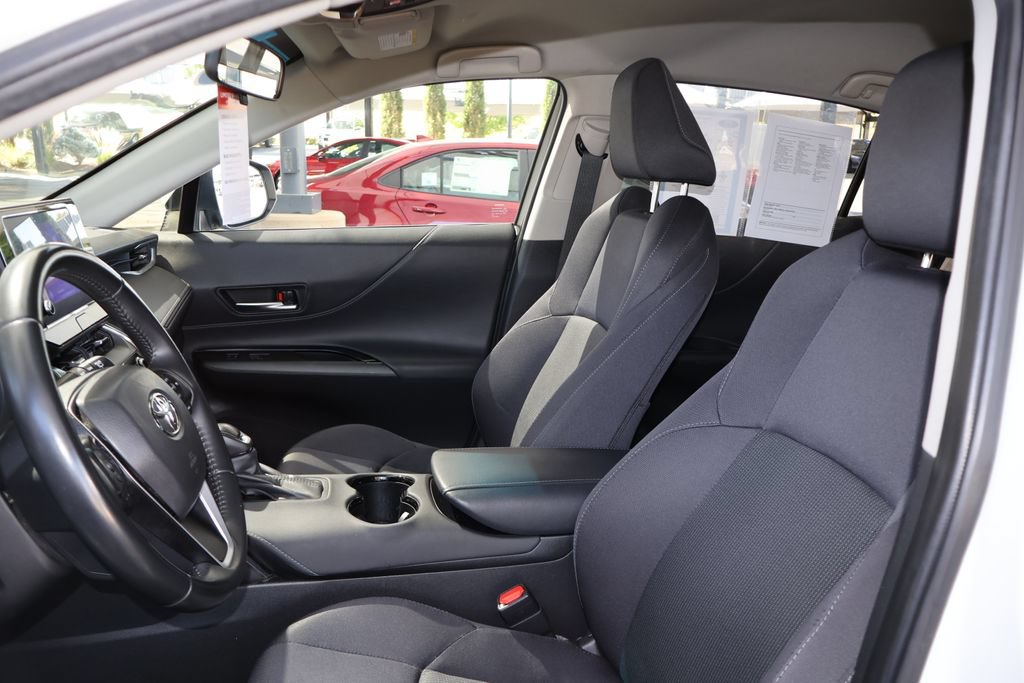 Used 2023 Toyota Venza LE AWD/4WD image 6