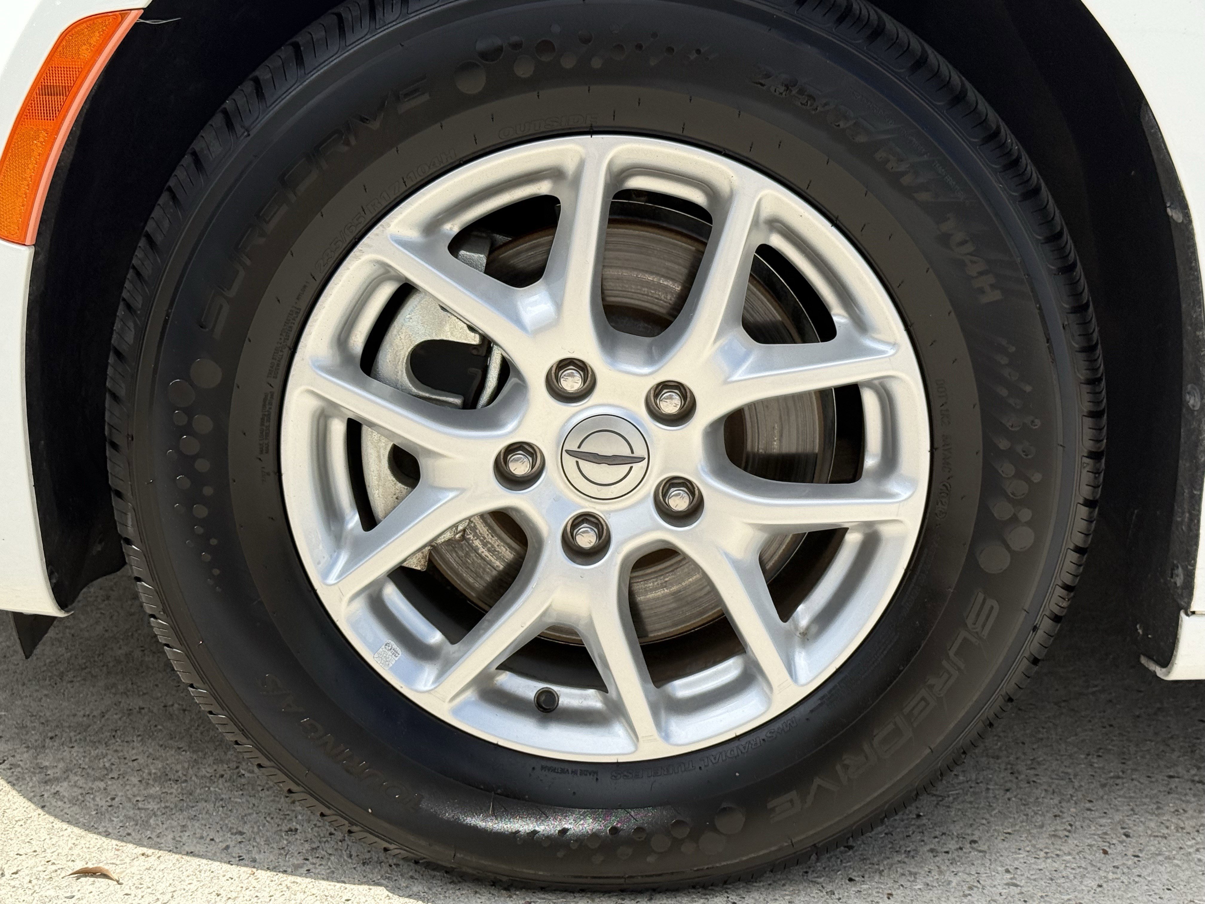 Used 2023 Chrysler Pacifica Touring-L image 8