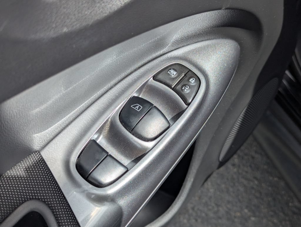 Used 2014 Nissan Juke SV AWD/4WD image 26