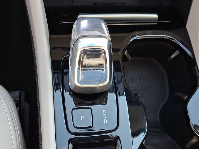 Certified 2024 Volvo XC40 B5 Ultimate w/ Protection Package Premier AWD/4WD image 16