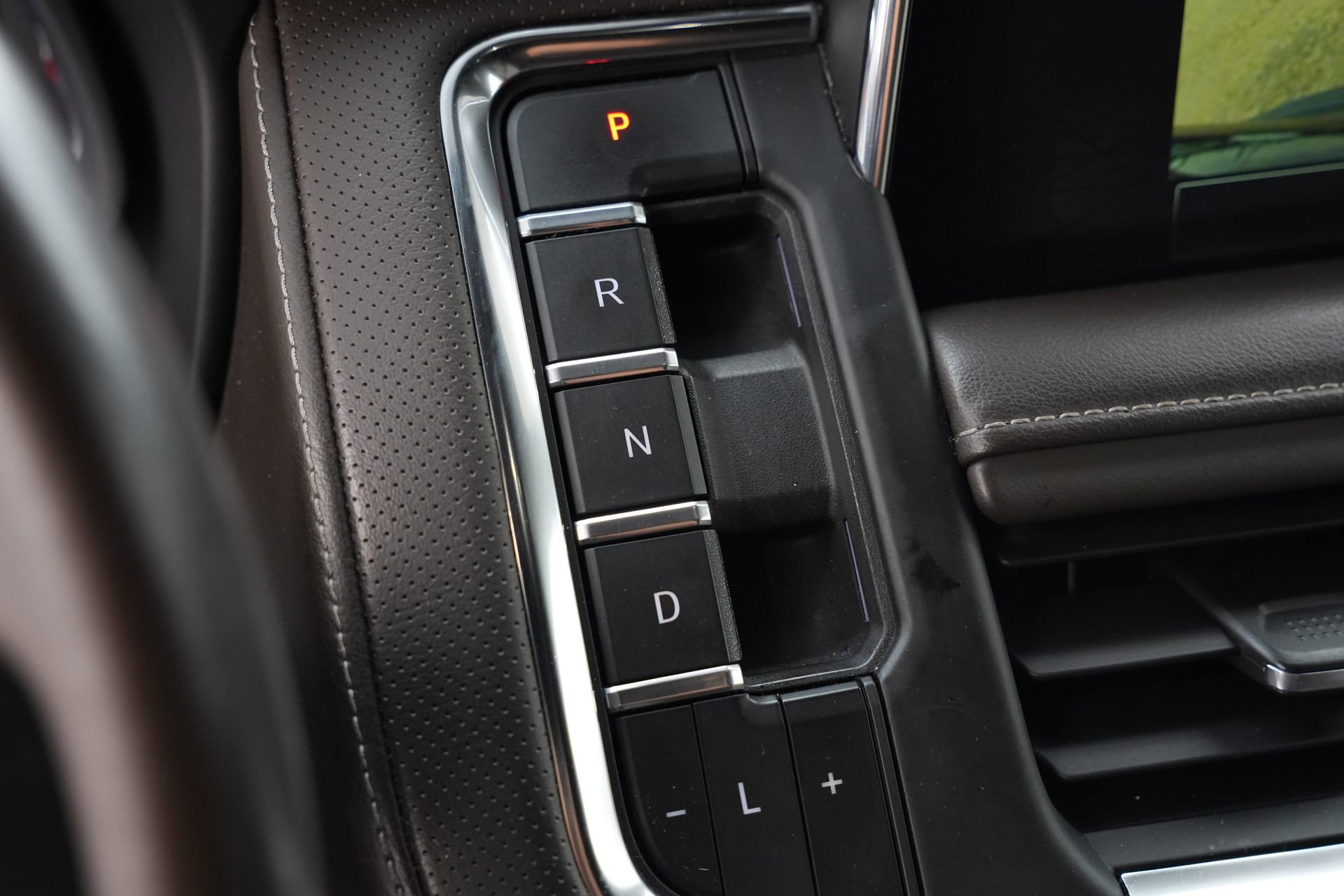 Used 2023 GMC Yukon SLT image 14