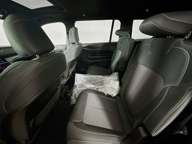 New 2025 Jeep Grand Cherokee L Laredo image 24