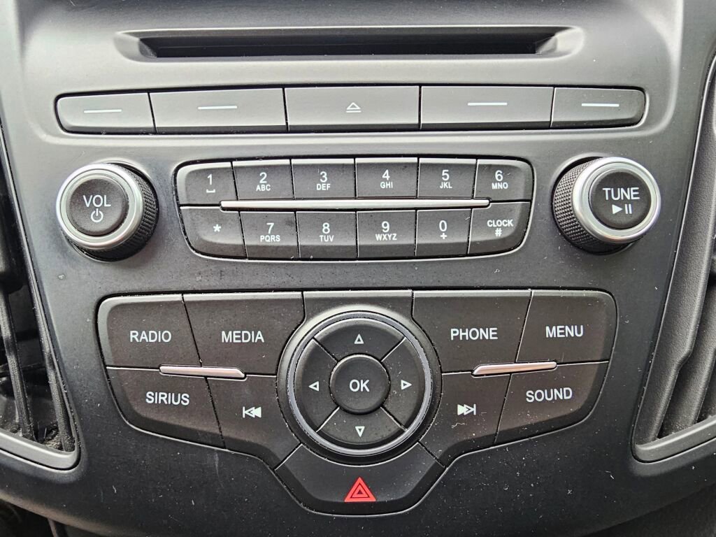 Used 2017 Ford Focus SE w/ SE Sport Package FWD image 20