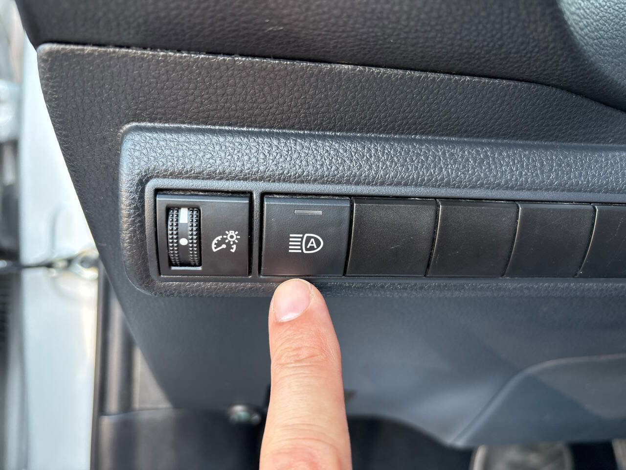 Used 2021 Toyota Corolla LE image 15