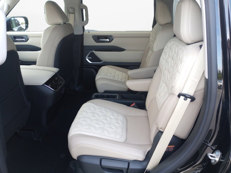 New 2026 Nissan Armada Platinum image 13