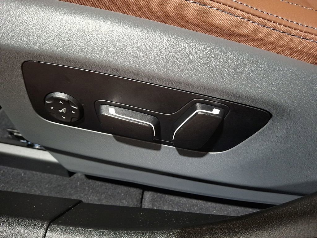 Used 2025 BMW i5 xDrive40 image 12