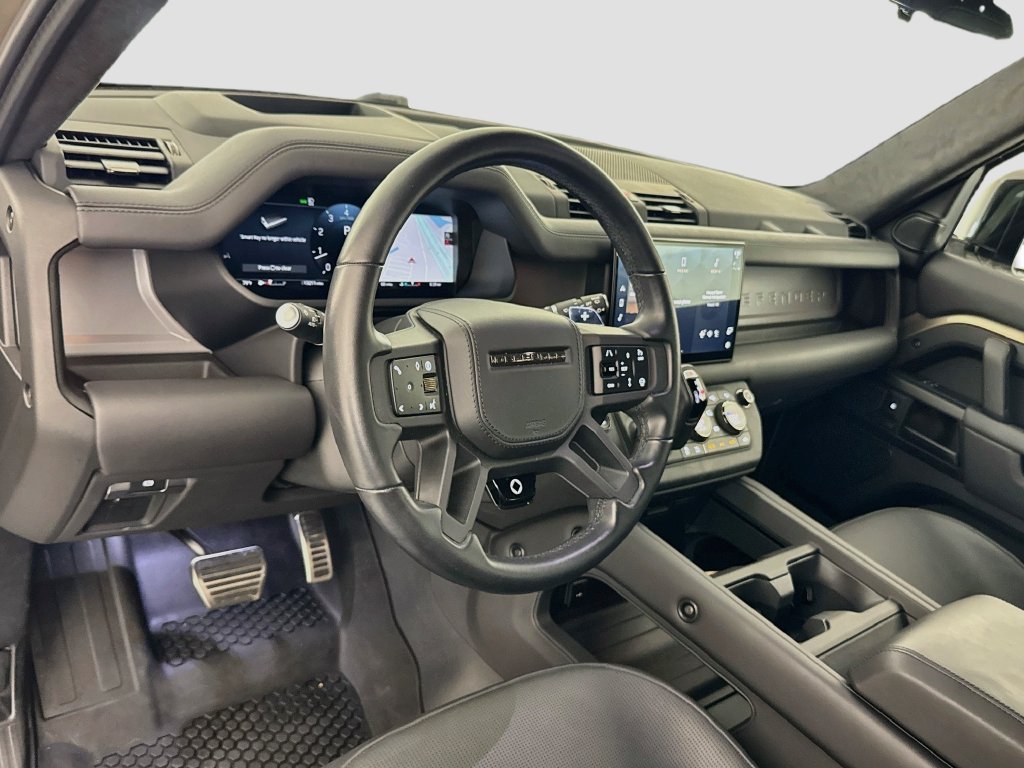 Used 2025 Land Rover Defender 110 AWD/4WD image 9