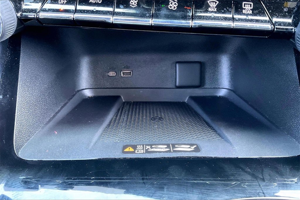 Used 2024 Chevrolet Traverse RS image 33