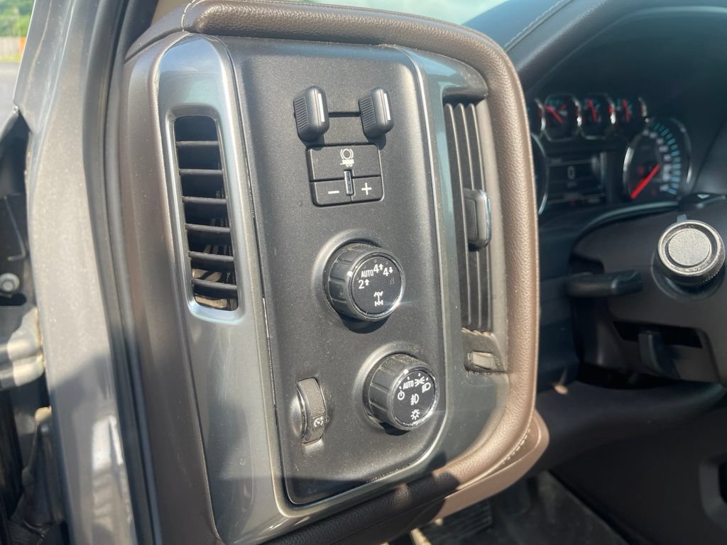 Used 2017 Chevrolet Silverado 1500 LTZ Z71 w/ LTZ Plus Package AWD/4WD image 13