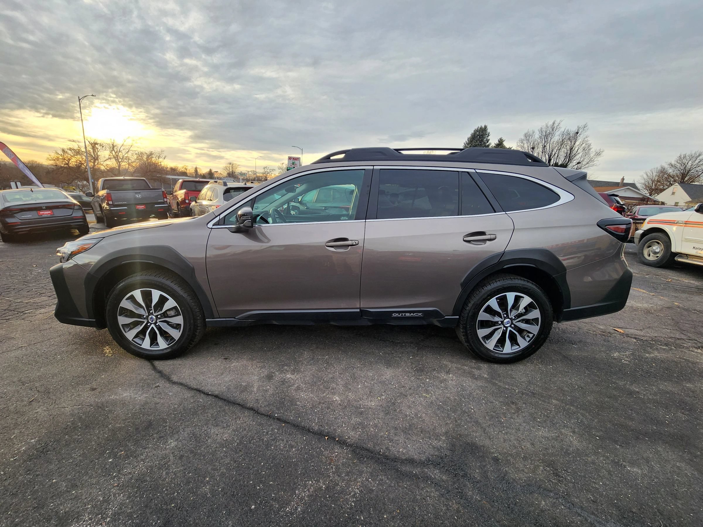 Used 2024 Subaru Outback Limited AWD/4WD image 4