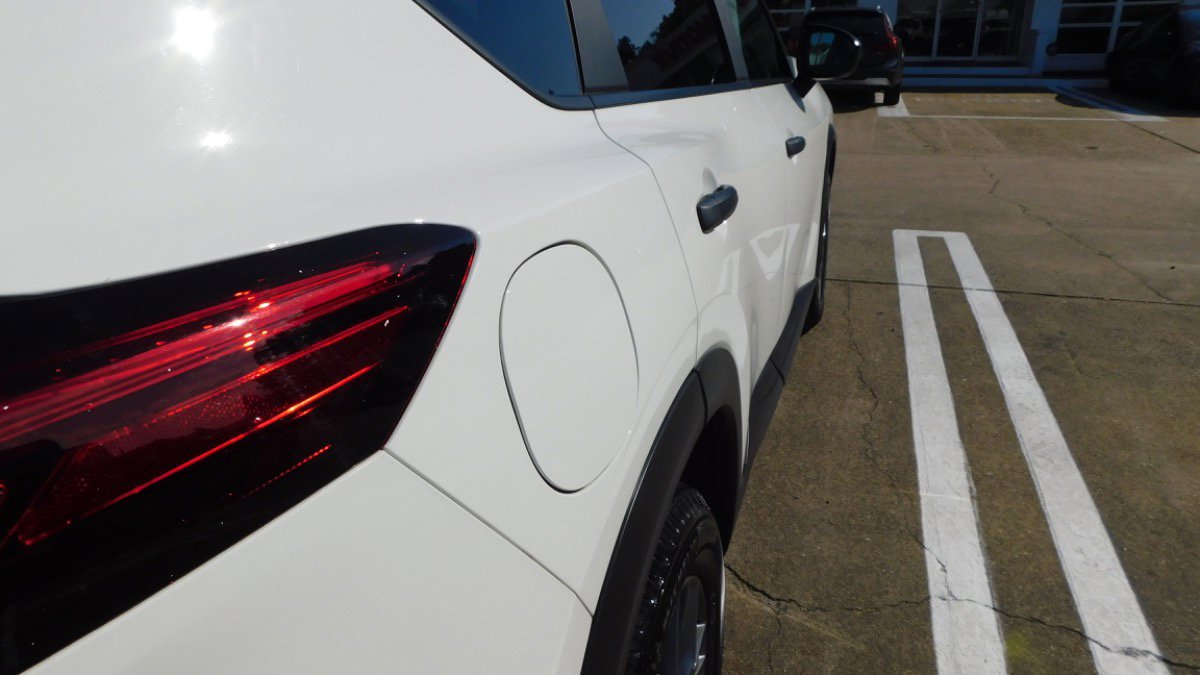 Used 2023 Nissan Rogue S image 13