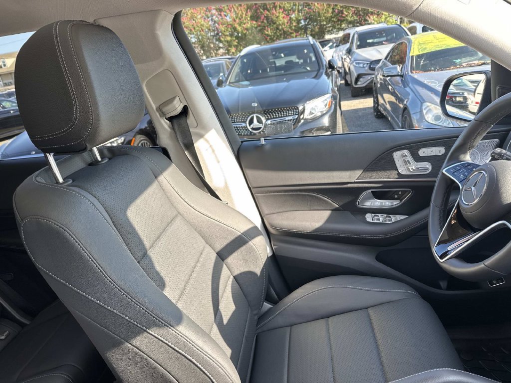 Used 2026 Mercedes-Benz GLS 450 4MATIC image 11